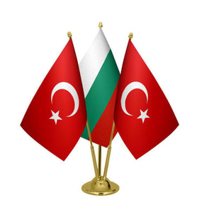 Masa Üstü Bulgaristan Bayrağı Türk Bayrağı Üçlü Pirinç Direk Masa Bayrak Seti