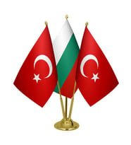 Masa Üstü Bulgaristan Bayrağı Türk Bayrağı Üçlü Pirinç Direk Masa Bayrak Seti