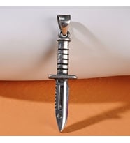 Gümüş Bıçak Figürlü Erkek Kolye Ucu 925 Ayar Gümüş Rambo Bıçağı Figürlü Kolye Ucu