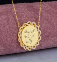 Kendin Tasarla Kişiye Özel Üç İsimli Sonsuzluk Madalyon Tasarım Gümüş Kolye (Pembe)