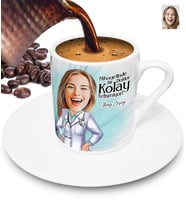 Nihayetinde Doktor Kolay Yetişmiyor Kişiye Özel Karikatürlü Türk Kahvesi Fincanı (Beyaz)