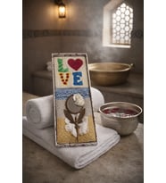 14 Şubat Sevgililer Günü romantik set Peştamal Havlu, Love yazılı Keçe Sabun ve Magnet Ayna Seti (Çok Renkli)
