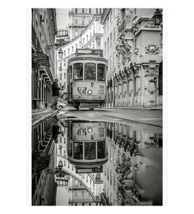 Lizbon Portekiz Tramvay Yansıma Siyah Beyaz Fotoğraf Tablo Ahşap Poster Dekoratif