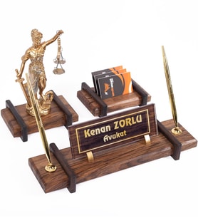 Avukata Hediye Ahşap Masa İsimliği Themis Heykel Ofis İsimlik Seti