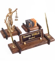 Avukata Hediye Ahşap Masa İsimliği Themis Heykel Ofis İsimlik Seti