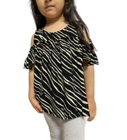 Kız Çocuk Omuzu Fırfırlı Sıfır Kollu Siyah Zebra Desenli Bluz/Üst 2004 (Siyah-Bej)
