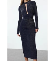 Moda Stil Fitted Dik Yaka Midi Boy Dekolte Detaylı Dokuma Şık Abiye Elbise (Siyah)