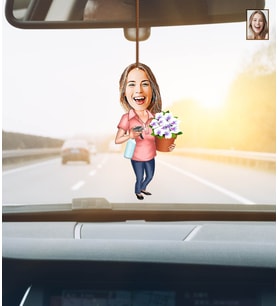 Kişiye Özel Karikatürlü Ev Hanımı Ahşap Araba Dikiz Ayna Süsü