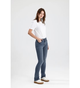 Özel Seri Açık Indigo Denim Monica24 Yumuşak Doğal His Veren Kadın Jean Pantolon