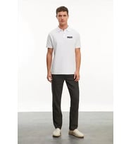 Yakası Düğmeli Yakalı Pike Baskılı T-Shirt - Beyaz