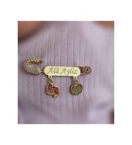 14 Ayar Isimli Pembe Zirkon Taşlı Bebek Yaka Iğnesi 5 Cm - 0115