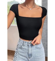 Kadın Siyah Kare Yaka Yarım Kol Göğüs Dekolteli Crop Top Bluz