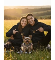 Sevgililer Günü Özel Yorkshire Terrier Figürlü Unisex Siyah Hoodie – Patili Aşk Temalı Kapüşonlu Sweatshirt