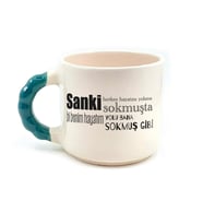 Sanki Herkes Hayatını Yoluna Sokmuşta Baskılı Yeşil Kulplu Boncuk Kupa