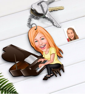 BK Gift Kişiye Özel Kadın Piyanist Karikatürlü Ahşap Anahtarlık-1 (Beyaz)