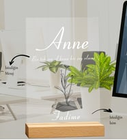 Anneler Gününe Özel  Anne Yazılı, İsimli, Mesajlı Çiçekli Tasarım Pleksi Masaüstü Plak