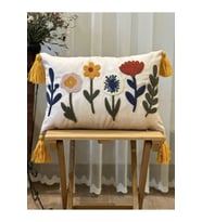 TEKLİ PUNCH İŞLEMELİ ÇİÇEKLİ FLOWERS PANÇLI NAKIŞLI DEKORATİF KIRLENT KILIFI 35X50 (Sarı)
