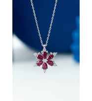 925 Ayar Gümüş Ruby Taşlı Kamelya Çiçeği Kolye