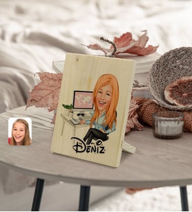 BK Gift Kişiye Özel İsimli Kadın Genel Müdür Karikatürlü Dekoratif Ahşap Çerçeve Model 1