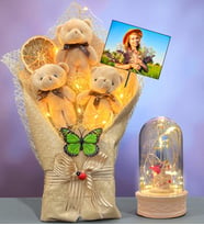 Kişiye Özel Fotoğraflı Led Işıklı Peluş Ayıcık Buketi ve Led Işıklı Biblolu Fanus (Model 1)