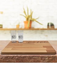 BK Gift Kişiye Özel 2’li Rakı Bardağı ve Doğal Masif Ahşap Servis Sunum Tepsisi Model 5