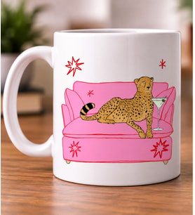 Pembe Koltukta Uzanan Şık Leopar Desenli Hayvan Severlere Hediye Porselen Kupa Bardak