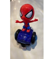 Sesli ve Işıklı Gezen Örümcek Adam Pilli Otomatik Dönen Eğlenceli Spider Man
