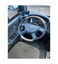 DİKİŞLİ DİREKSİYON KILIFI DAMARLI SİYAH/BEJ DERİ SİYAH DİKİŞLİ ISUZU NOVO OTOBÜS İÇİN HIZLI KARGO