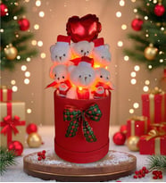 Yeniyıl ÖZEL Seri: Premium Silindir Kutuda Yılbaşı Temalı LED Işıklı Balonlu ve Noel Babalı, Özel Konsept Noel Şapkalı Ayıcık Buketi (Pembe)