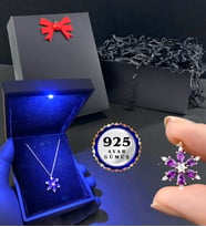 Işıklı Kutusunda 925 Ayar Gümüş Lotus Kolye ve Siyah Hediye Kutusu