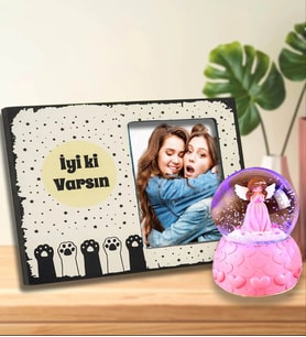 Kişiye Özel Fotoğraflı İyi Ki Varsın Çerçeve & Pembe Peri Işıklı Kar Küresi Arkadaşa Hediye
