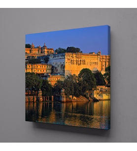 DENİZ KENARI ŞEHİR KANVAS TABLO 70x70cm (Karışık)