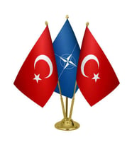 Masa Üstü NATO Bayrağı Türk Bayrağı Üçlü Pirinç Direk Masa Bayrak Seti