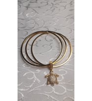 Taşlı Caretta Charmlı 3lü Gold Çelik Ajda Bilezik