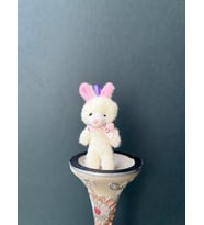 Lavanta Aromalı Kolonya Mor Başlıklı Peluş Tavşan İçerisinde Doldurulabilir El ve Yüz Kolonya 10 ML (Beyaz-Pembe)