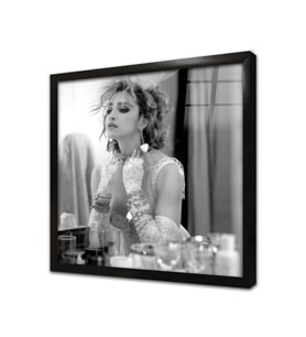 Siyah Beyaz Madonna Çerçeveli Cam Tablo