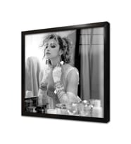 Siyah Beyaz Madonna Çerçeveli Cam Tablo