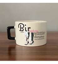 Bir Kadına Doğru Ayakkabıları Verirseniz Baskılı Kadınlar Günü Siyah Kulplu C Fincan