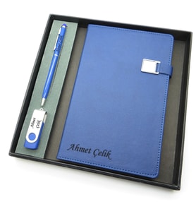 Signator® Codex  N120 Kişiye Özel Defterli Set - İsme Özel Mavi Kalem + İsme Özel Mavi Defter + İsme Özel Usb Bellek İsme Özel Kutusunda Hediyelik Set (Karışık)