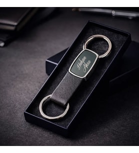 BK Gift Kişiye Özel İsimli 2120 Tek Taraflı Metal Suni Deri Anahtarlık – Lazer Baskılı Şık Anahtarlık