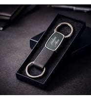 BK Gift Kişiye Özel İsimli 2120 Tek Taraflı Metal Suni Deri Anahtarlık – Lazer Baskılı Şık Anahtarlık