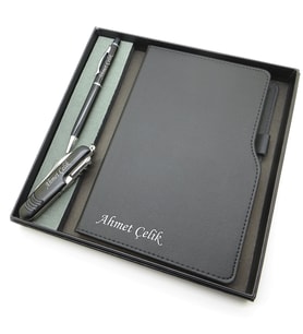 Signator® Codex  N174 Kişiye Özel Defterli Set - İsme Özel Siyah Kalem + İsme Özel Siyah Defter + İsme Özel Siyah Çakı  İsme Özel Kutusunda Hediyelik Set (Karışık)