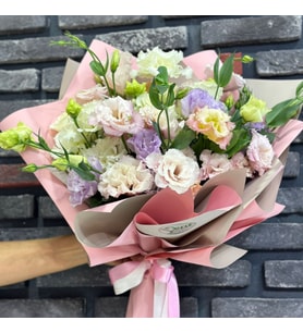 Pembe Buket Kağıtlı Karışık Lisyantuslar
