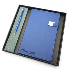Signator® Codex  N119 Kişiye Özel Defterli Set - İsme Özel Mavi Kalem + İsme Özel Mavi Defter  İsme Özel Kutusunda Hediyelik Set (Karışık)