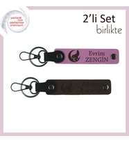 Sevgiliye Bozkurt Ve Ayyıldız Temalı Armağan – İsim Yazılabilir Deri Anahtarlık Seti, Pembe-Kahve (Çok Renkli)