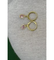 Kadın Gold Renk Kalpli Zirkon Taşlı Minimal Küpe (Açık Pembe)
