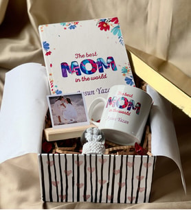 Kişiye Özel The Best Mom Tasarımlı Kupa Sert Kapaklı Defter Mini Melek Kar Küresi Ve Ahşap Fotoğraf Standı Anneler Günü Hediye Seti