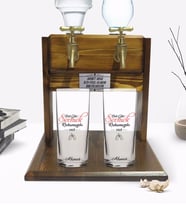 BK Gift Kişiye Özel Renkli Baskılı Deli Gibi Sevmek Tasarımlı İkili Rakı Bardağı ve Çift Musluklu Doğal Ahşap Rakı Standı-1 (Model 1)
