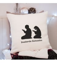 Namaz Kılan Eşler ( Dualarda Buluşalım ) Tasarımlı Yastık