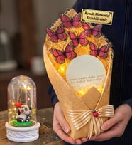 Kişiye Özel Led Işıklı Aynalı Pembe Kelebek Buketi ve Led Işıklı Pandalı Fanus (Model 2)